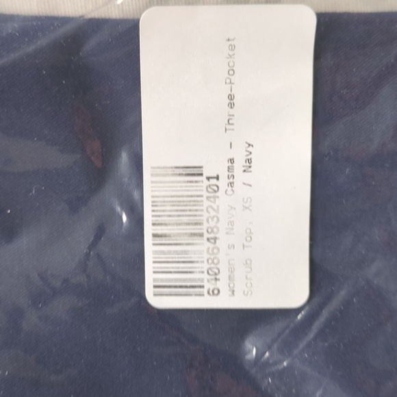 Figs casma three pocket scrub top navy - Picture 2 of 3
